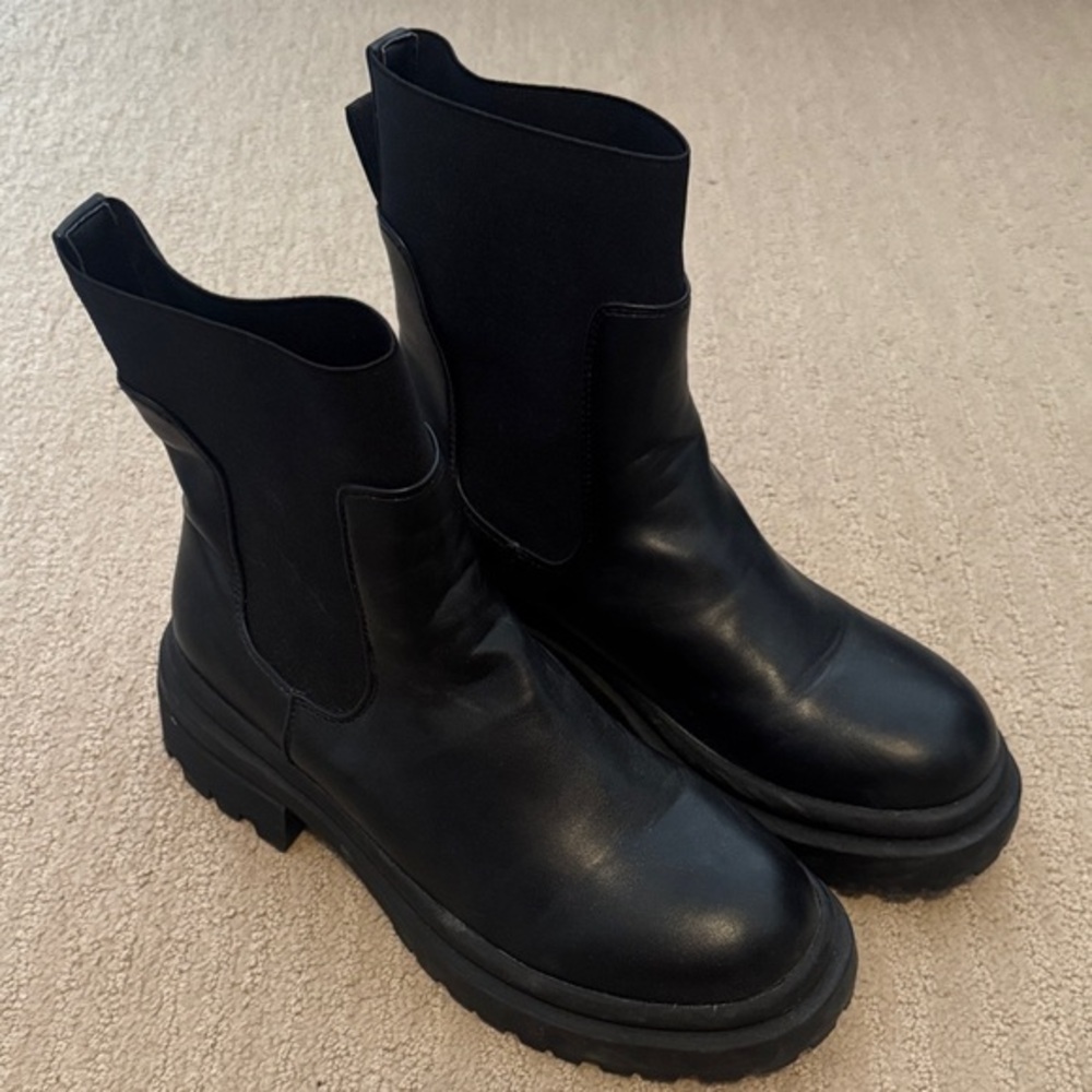 Black Leather Platform Boots. EU 40. Like New!